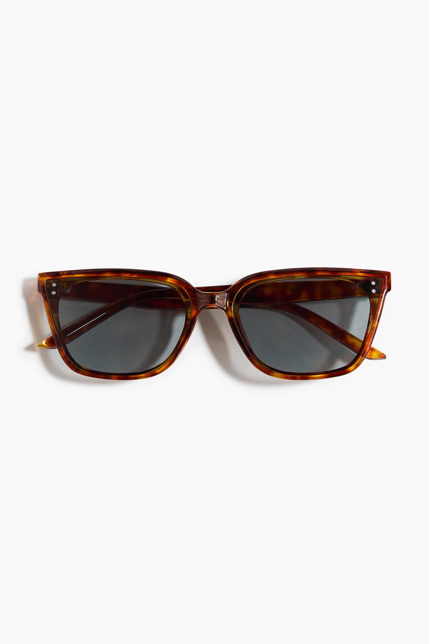 Lunettes de soleil carrées avec protection UV.